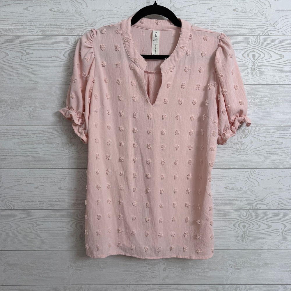 B Women’s Pink Swiss Dot Short Sleeve Blouse. Size M